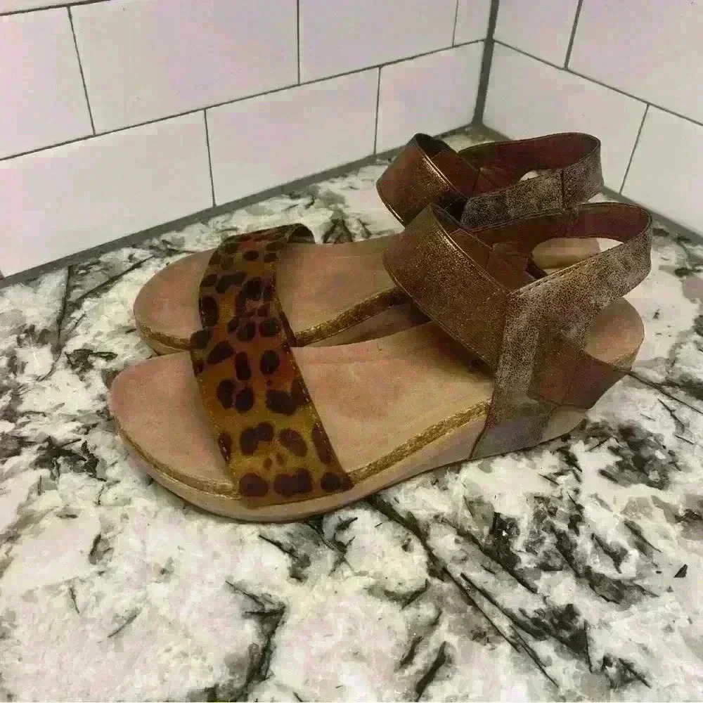 Pierre Dumas Chantel Leopard Cheetah Brown and Beige Wedges - Picture 3 of 10